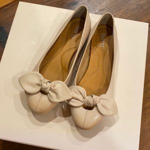Born Bow Flats in cream size 7